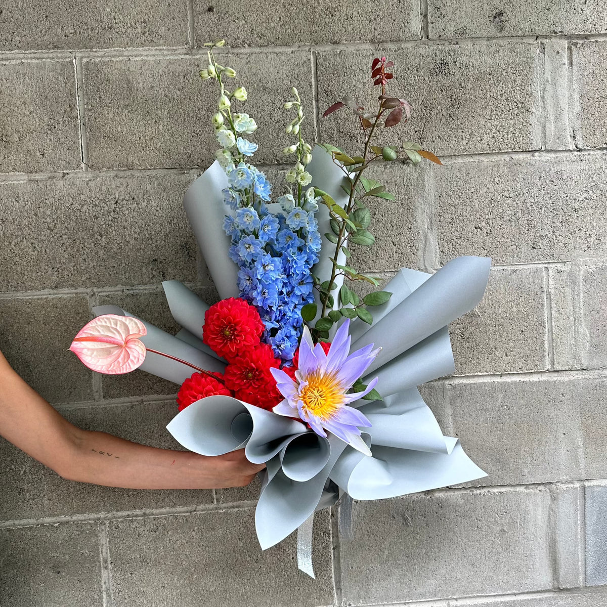 SMALL WRAPPED BOUQUET