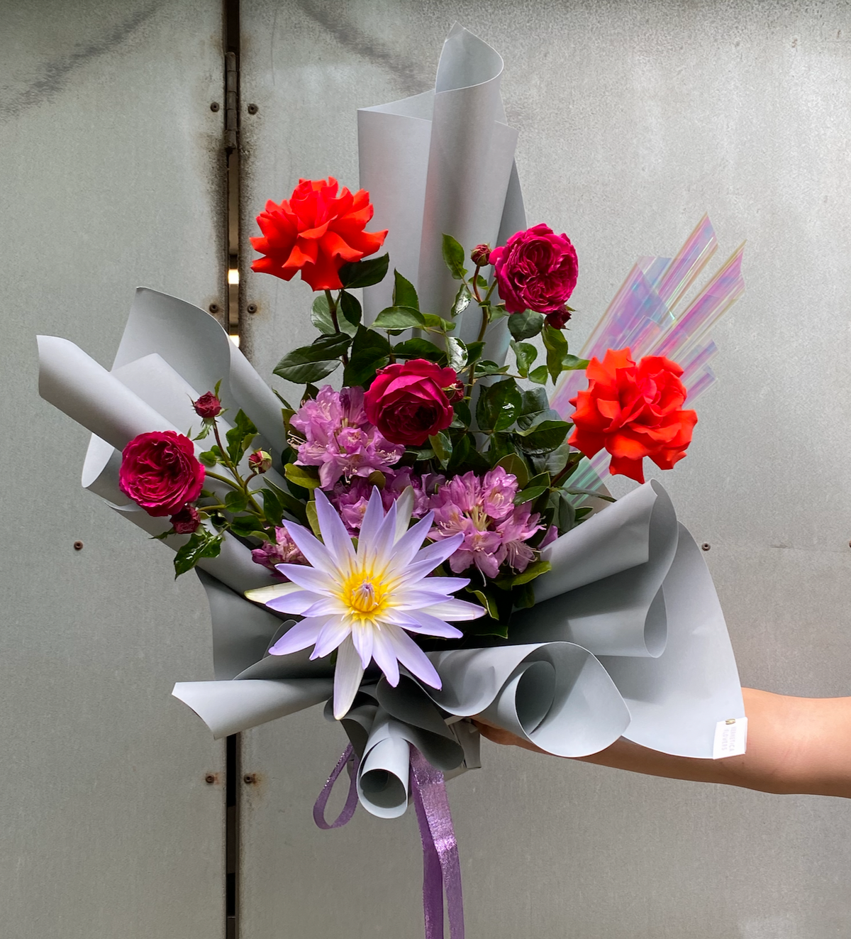 MEDIUM WRAPPED BOUQUET