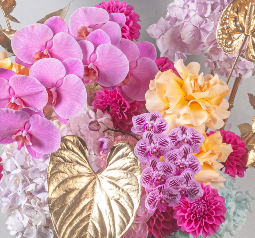 Extravagant Feature Arrangement